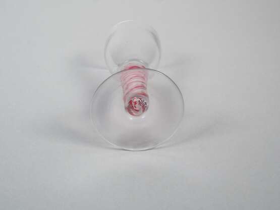 Kelchglas / Weinglas "opaque twist", wohl England um 1770 - Foto 2