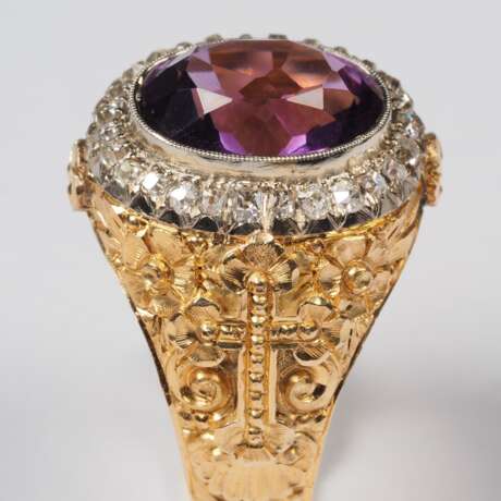 Kardinalsring, 14K Gold, mit ovalem Amethyst und kleinen Diamanten - фото 4