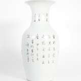 Große Vase aus Porzellan mit Famille rose - Dekor "100 Antiquitäten", China 19./20. Jh. - Foto 3