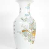 Große Vase aus Porzellan mit Famille rose - Dekor "100 Antiquitäten", China 19./20. Jh. - photo 4