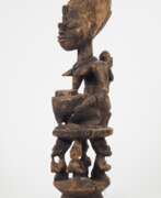 Обзор. Schalen-Trägerin &quot;Olumeye&quot;, Yoruba, Nigeria, wohl um 1900