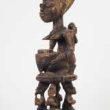 Schalen-Trägerin "Olumeye", Yoruba, Nigeria, wohl um 1900 - photo 1