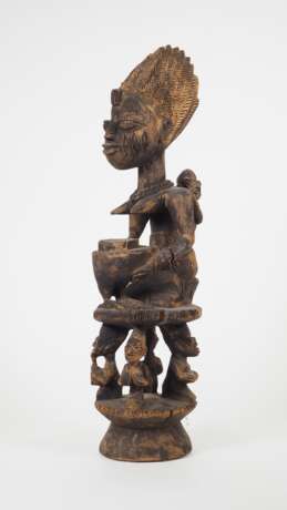 Schalen-Trägerin "Olumeye", Yoruba, Nigeria, wohl um 1900 - фото 1