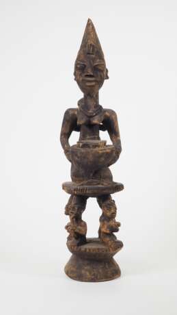 Schalen-Trägerin "Olumeye", Yoruba, Nigeria, wohl um 1900 - фото 3