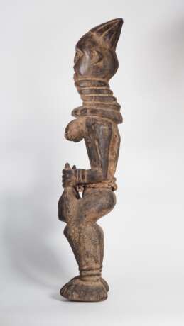 Große Frauenfigur der Yoruba, Nigeria, wohl Anfang 20. Jh. - photo 3