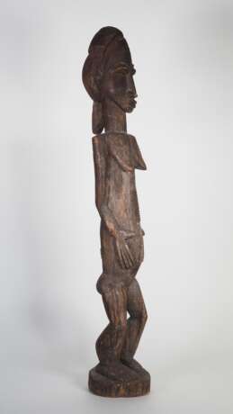 Große stehende Frauenfigur der Senufo, Burkina Faso, Elfenbeinküste, Ghana, wohl Anfang 20. Jh. - фото 1