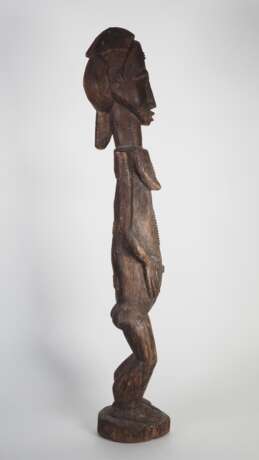 Große stehende Frauenfigur der Senufo, Burkina Faso, Elfenbeinküste, Ghana, wohl Anfang 20. Jh. - Foto 3