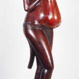 Sehr große afrikanische Frauenfigur aus Holz, 20. Jh. - photo 3