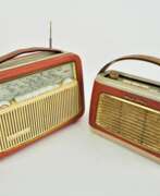Product catalog. Zwei Kofferradios, 50er Jahre
