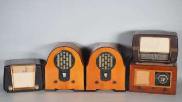 Konvolut alte Radios, 5 Stück, Mitte 20. Jh., Philips &amp; Nordmende