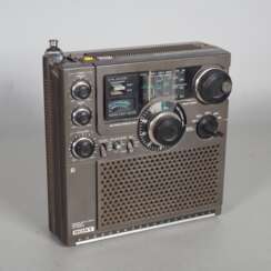 Tragbares Radio: SONY ICF-5900 W um 1975