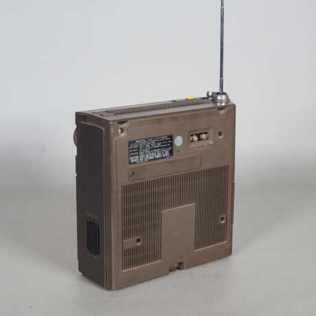 Tragbares Radio: SONY ICF-5900 W um 1975 - photo 2