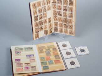 Konvolut antike Briefmarken und 4 Münzen