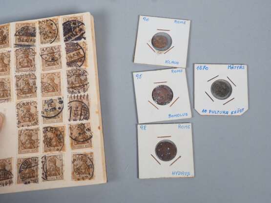 Konvolut antike Briefmarken und 4 Münzen - photo 2