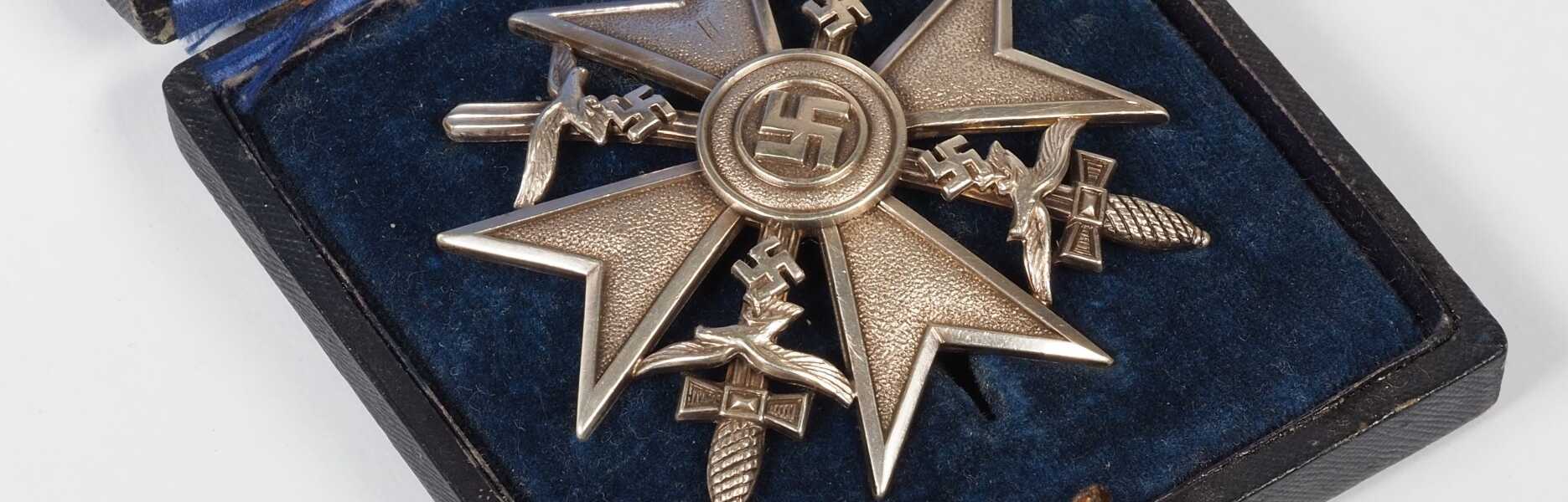 Spanienkreuz in Silber mit Schwertern im Etui