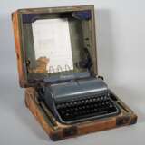 Waffen-SS Schreibmaschine im orig. Holzkasten, Olympia Robust - фото 1