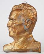 Übersicht. Wandrelief Staatspräsident Josip Broz Tito