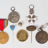 Konvolut Orden und Medaillen verschiedener Art - Foto 1