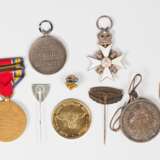 Konvolut Orden und Medaillen verschiedener Art - Foto 2