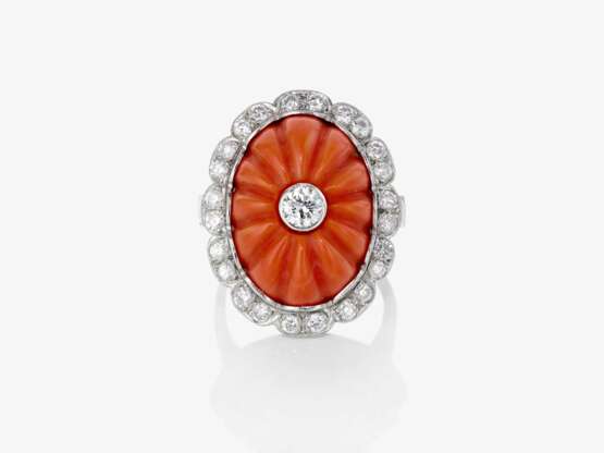 A historical ring decorated with a cut Midway coral and brilliant-cut diamonds - photo 3