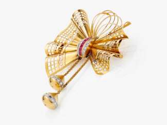 A bow brooch with diamonds and rubies