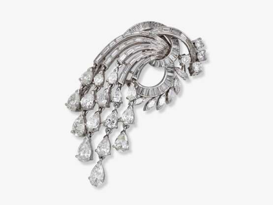 A brooch with diamonds in different cuts - photo 1