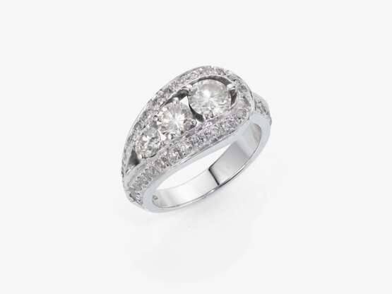 A cocktail ring decorated with brilliant-cut diamonds - фото 1