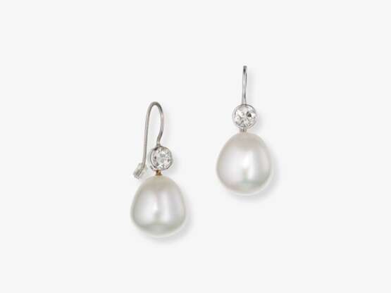 A pair of drop earrings decorated with two South Sea cultured pearl drops and brilliant-cut diamonds - фото 1