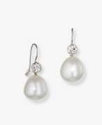 Bijoux d'oreille. A pair of drop earrings decorated with two South Sea cultured pearl drops and brilliant-cut diamonds