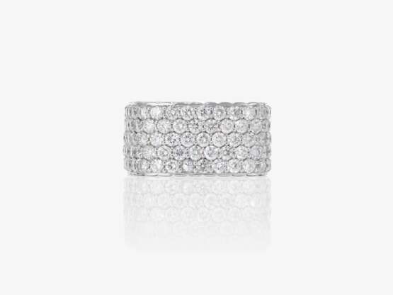 A modern band ring decorated with brilliant-cut diamonds - photo 3