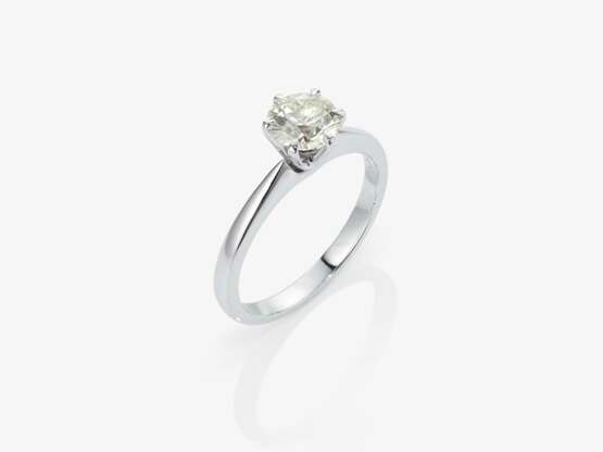 A solitaire brilliant-cut diamond ring - фото 1