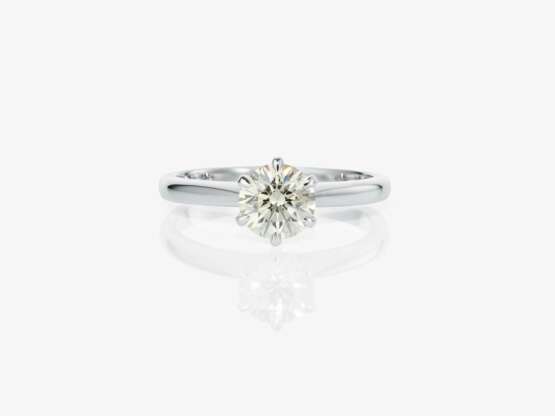 A solitaire brilliant-cut diamond ring - фото 3