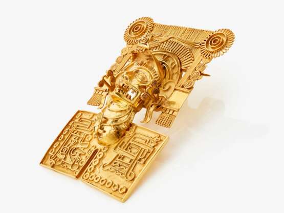 A pendant/brooch depicting a Mexican deity - фото 1