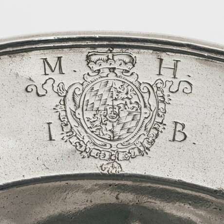 A plate from the dinner service of Prince-elector Maximilian I of Bavaria - photo 2