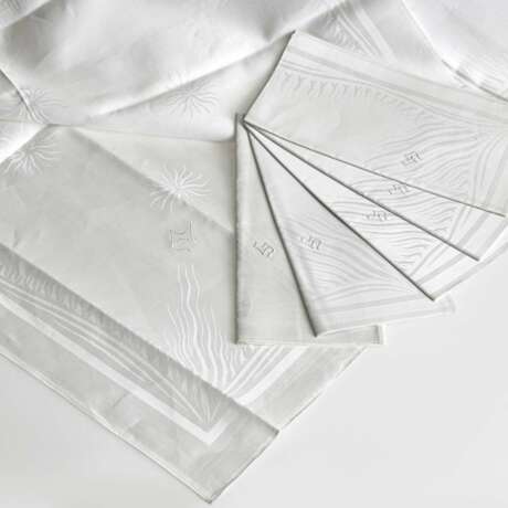 Seven tablecloths and 18 "ray decoration" napkins - photo 1