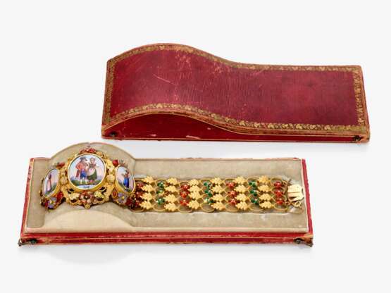 A bracelet with enamel miniatures - фото 3