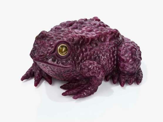 A naturalistically designed toad made of ruby - photo 1