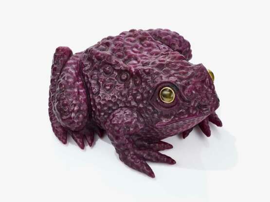 A naturalistically designed toad made of ruby - photo 4