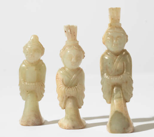 Drei chinesische Jade-Figuren - photo 1