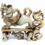 Chinesische Jade-Figur eines Doppel-Drachens - photo 1
