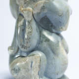 Chinesische Jade-Vase in Form eines mausartigen Fabeltieres - photo 1