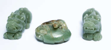 Drei chinesische Fabelwesen aus Jade