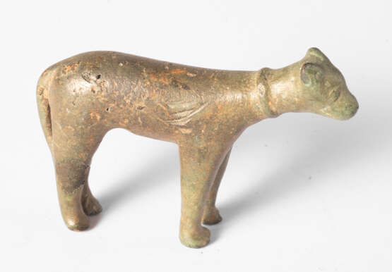Bronze-Hund mit Halsband - фото 1