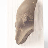Linke Hälfte des Kopfes einer Osiris-Figur - Foto 1