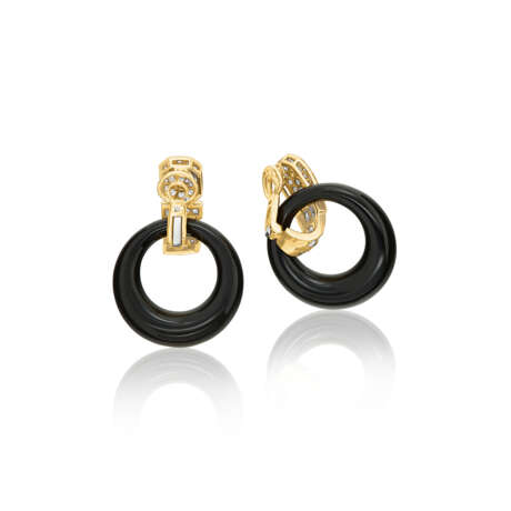 NO RESERVE | BOUCHERON ONYX AND DIAMOND PENDANT EARRINGS - Foto 3