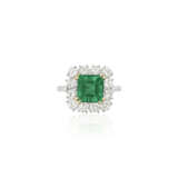 EMERALD AND DIAMOND RING - photo 4