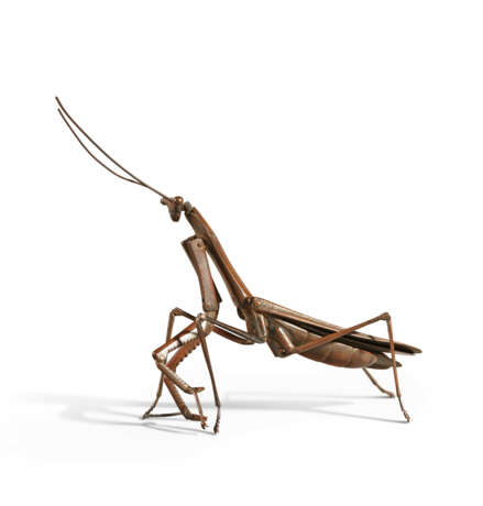 A BRONZE ARTICULATED MODEL OF A PRAYING MANTIS, JIZAI OKIMONO - Foto 1