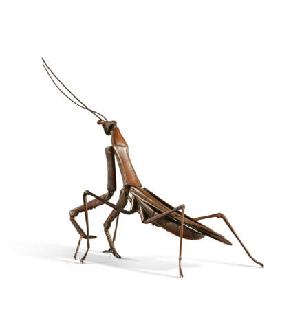 A BRONZE ARTICULATED MODEL OF A PRAYING MANTIS, JIZAI OKIMONO - photo 2