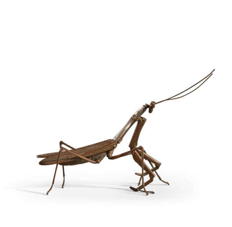 A BRONZE ARTICULATED MODEL OF A PRAYING MANTIS, JIZAI OKIMONO - photo 4