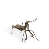 A BRONZE ARTICULATED MODEL OF A PRAYING MANTIS, JIZAI OKIMONO - Foto 5